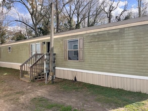 Building Photo - 411 Medford St