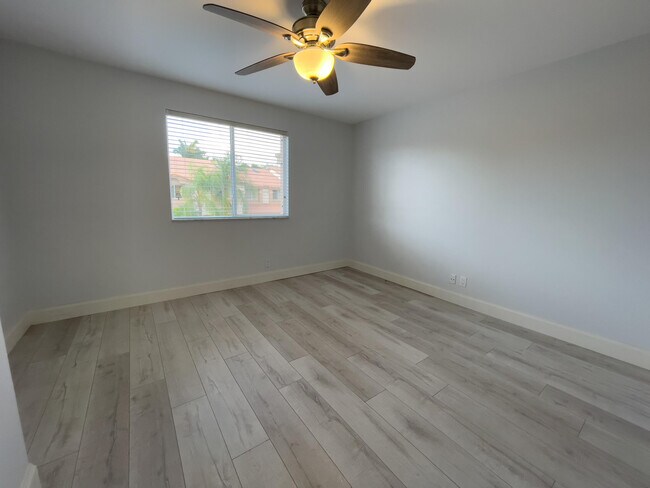 Building Photo - 6817 Via Regina
