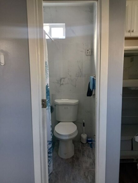 Building Photo - 3867 Winona Ave