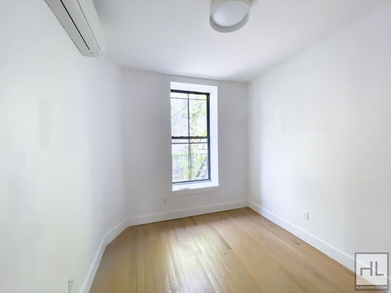 Building Photo - PUTNAM AVENUE / Spacious 2-Bed 1/5 Bath Du...