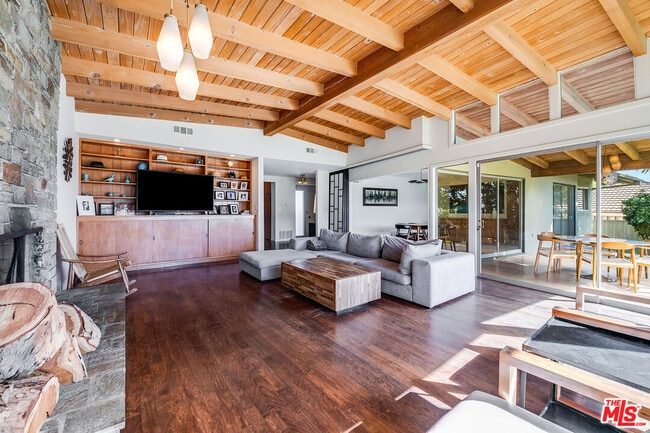 Building Photo - 2431 Carman Crest Dr