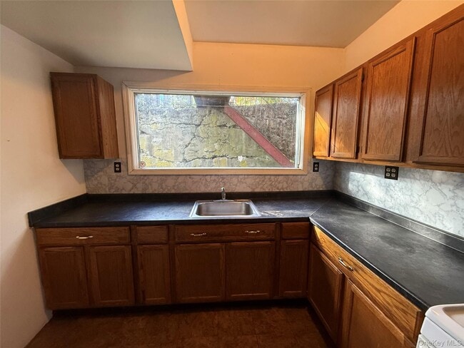 Building Photo - 42 Ulster Ave