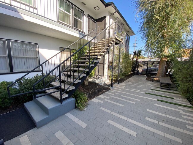Interior Photo - 5563 W Pico Blvd