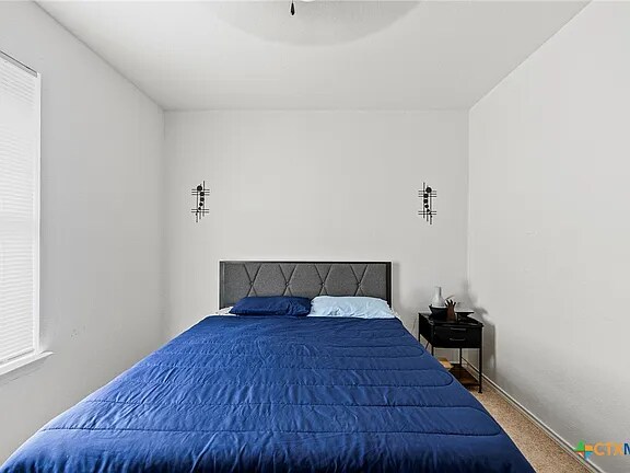 Building Photo - 2011 Agate Dr