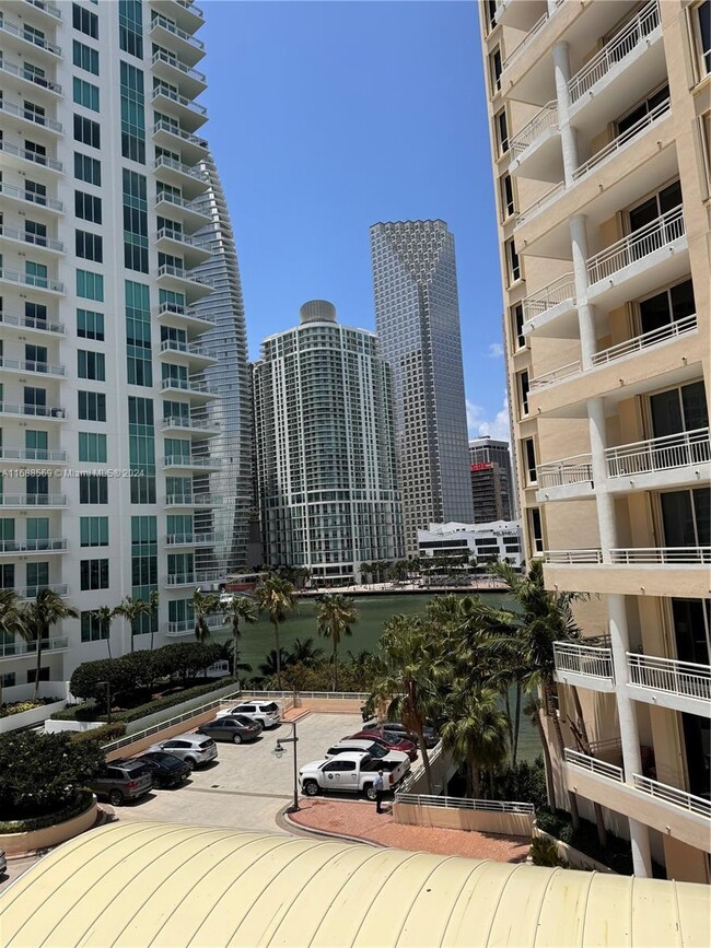 Building Photo - 888 Brickell Key Dr