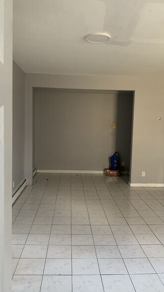 Building Photo - 234 6th Ave W