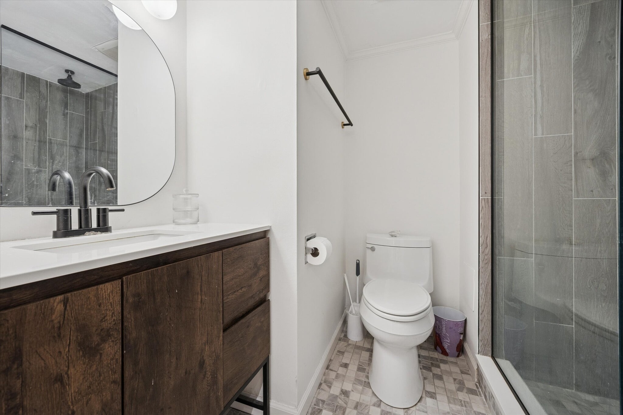 Building Photo - 604 S Washington Sq