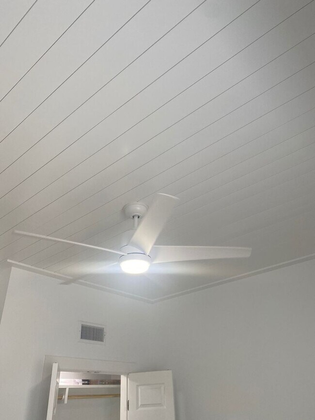 Building Photo - Marina Pointe One Bedroom Unit