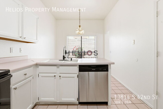 Building Photo - 13814 S 42nd St