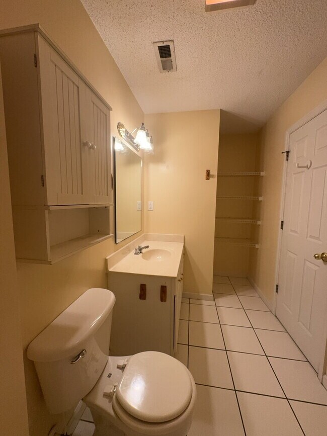 Building Photo - Wonderful 3 Bedroom Home-437 Boysenberry