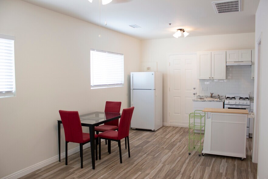 Building Photo - 659 Salem St