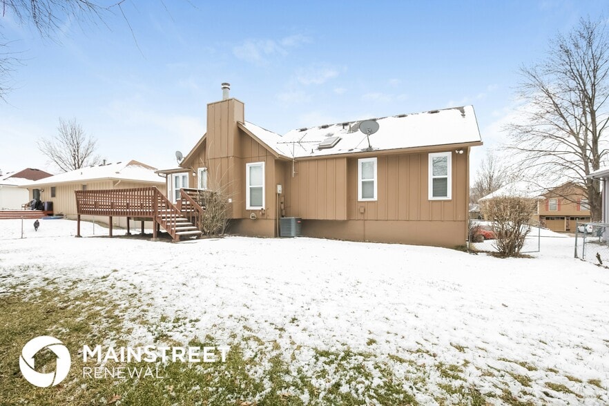 Building Photo - 1732 NE Ridgeview Dr