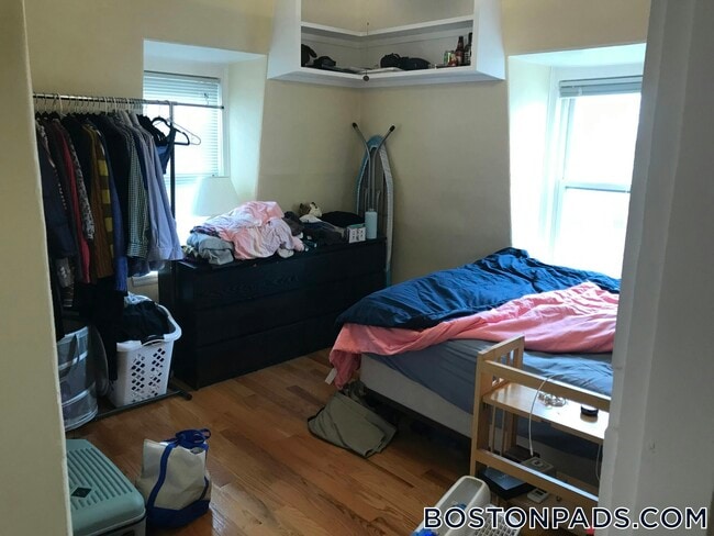 Building Photo - 12 Claremon St