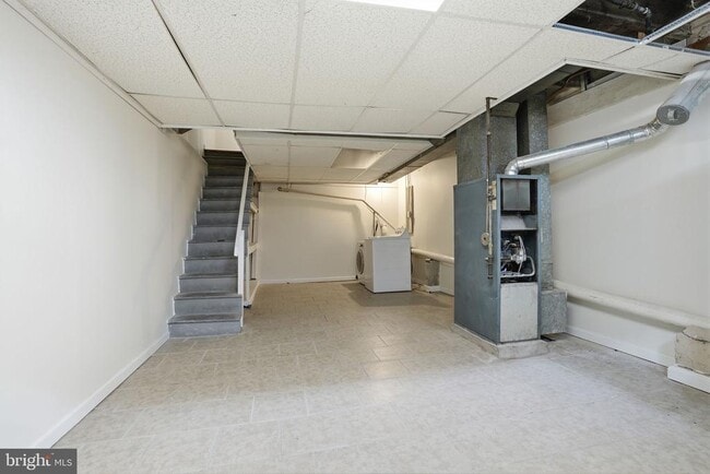 Building Photo - 411 Tree St