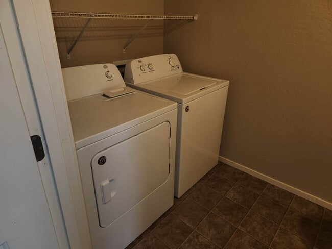 Building Photo - M2224