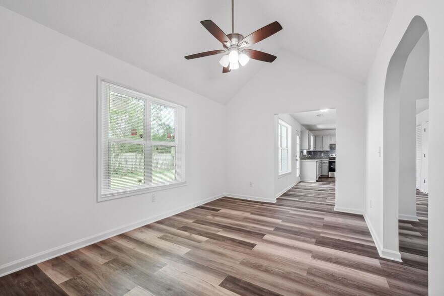 Building Photo - 3758 Westchase Dr