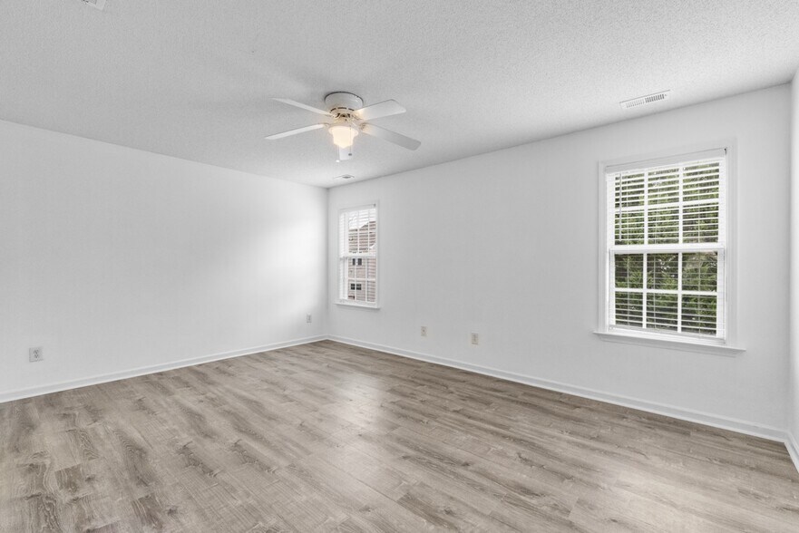 Building Photo - 129 Kellerhis Dr