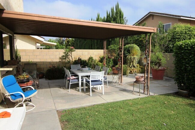 Building Photo - LA PALMA  4BR/2.5BA HOME IN HIGHLY SOUGHT AFTER NEIGHBORHOOD