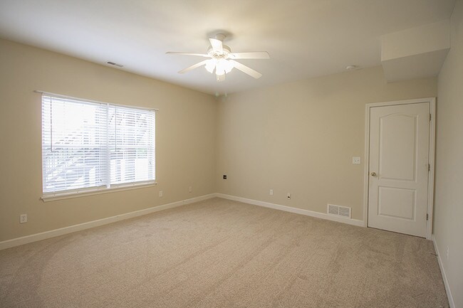 Building Photo - 541 Southampton Dr