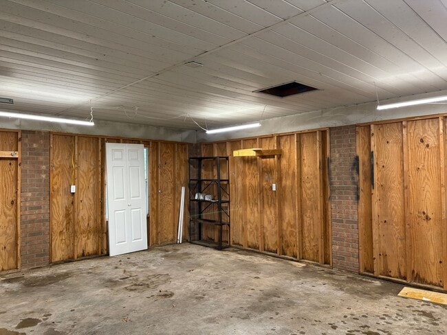 Building Photo - 3 Bedroom, 3 Bathroom House in Winston-Salem!