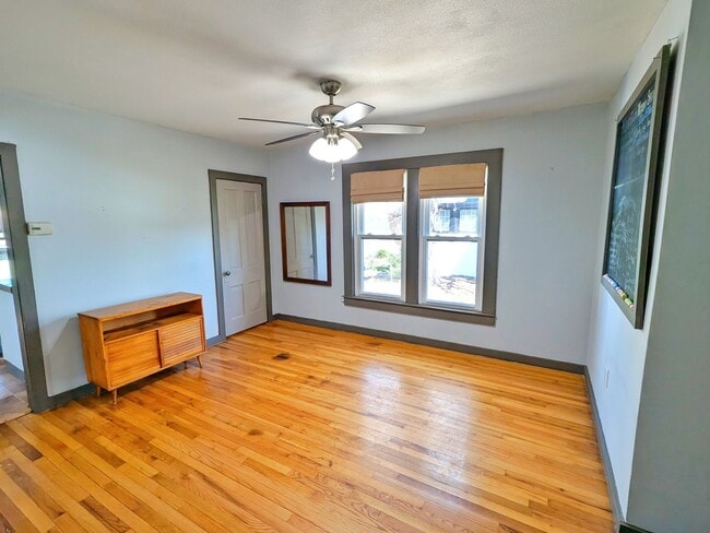 Building Photo - Adorable 2BR 1B in a Historic Neighborhood