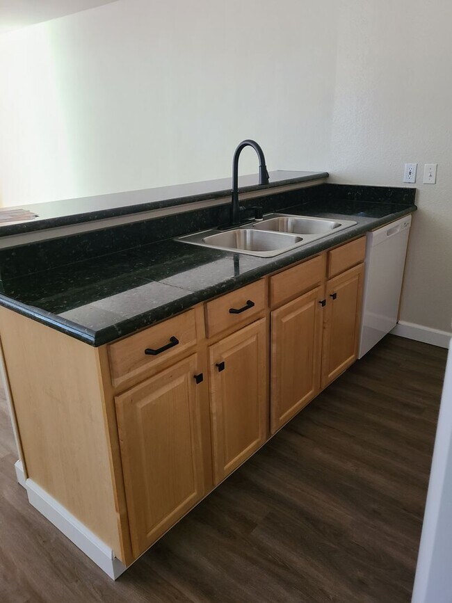 Building Photo - 139 W Lassen Ave