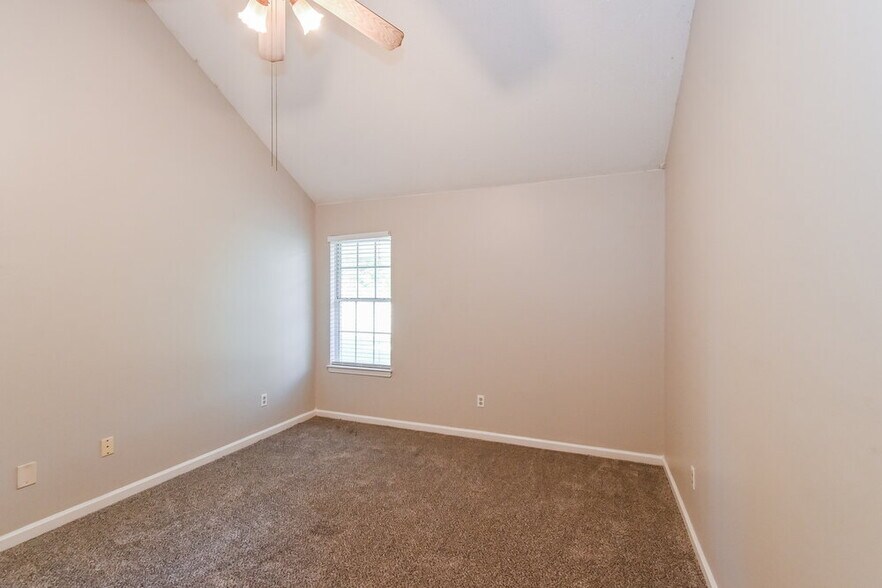 Building Photo - 7605 Caitlynn Cir S