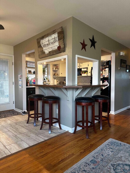 Building Photo - 104 Fairway Dr