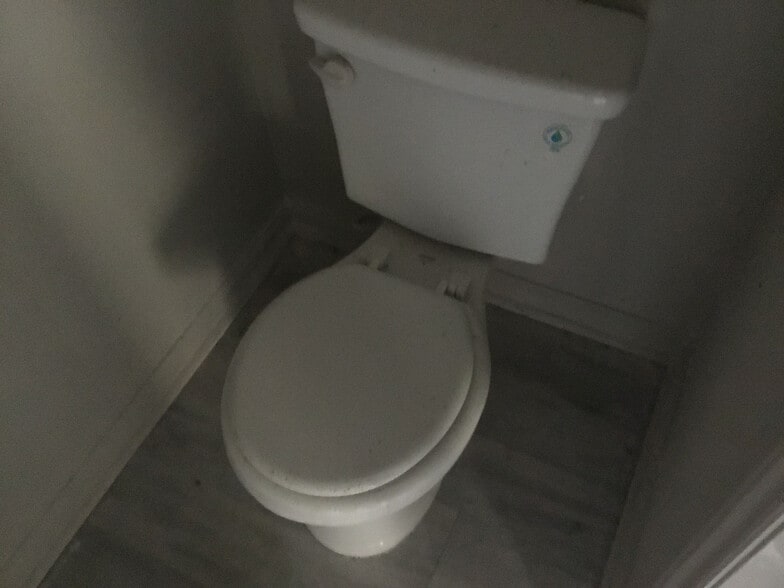 Building Photo - Room in Condo on Beck St