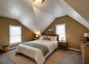 Building Photo - 880 Wilson Ave