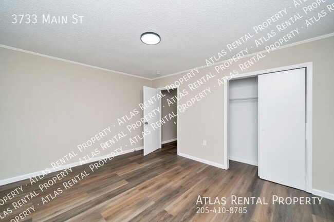 Building Photo - 3733 Main St