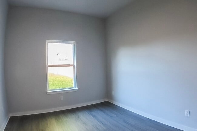 Building Photo - 2830 Mansfield St