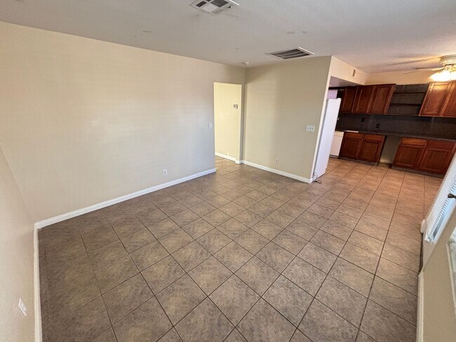 Building Photo - Spacious 3BED/3BATH Two story home located...