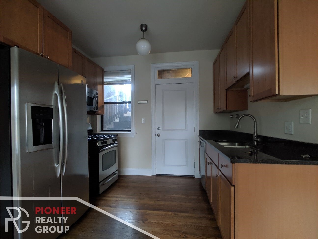 Building Photo - 736 W Addison St