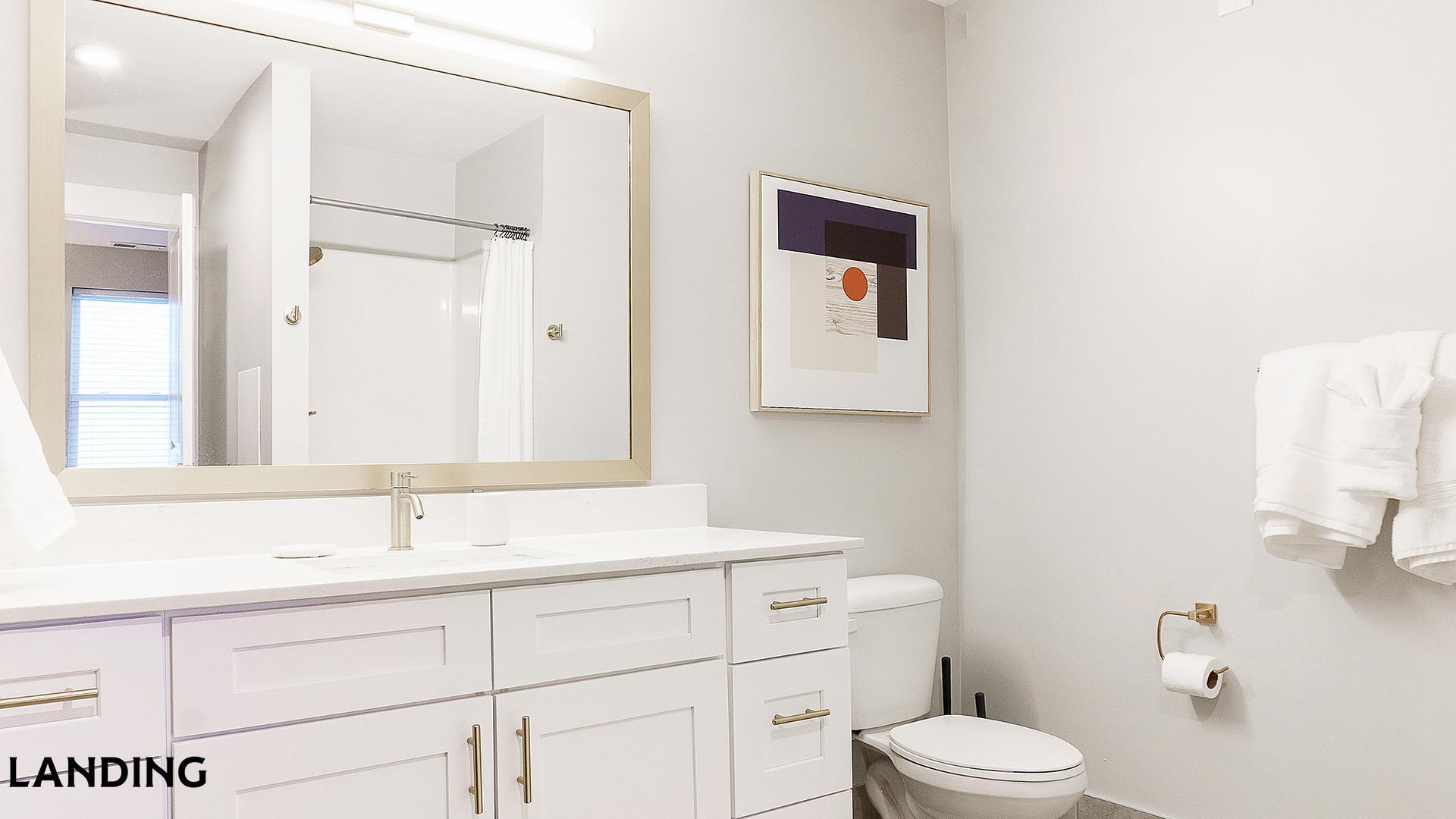 Building Photo - 335 W 9th St