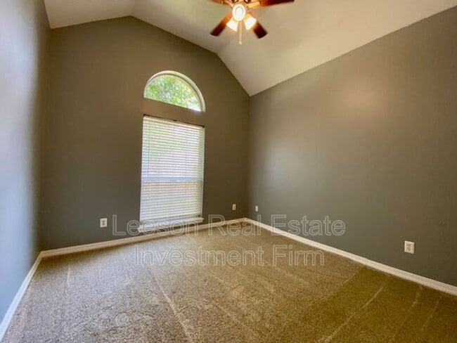 Building Photo - 5842 Bayou Dr