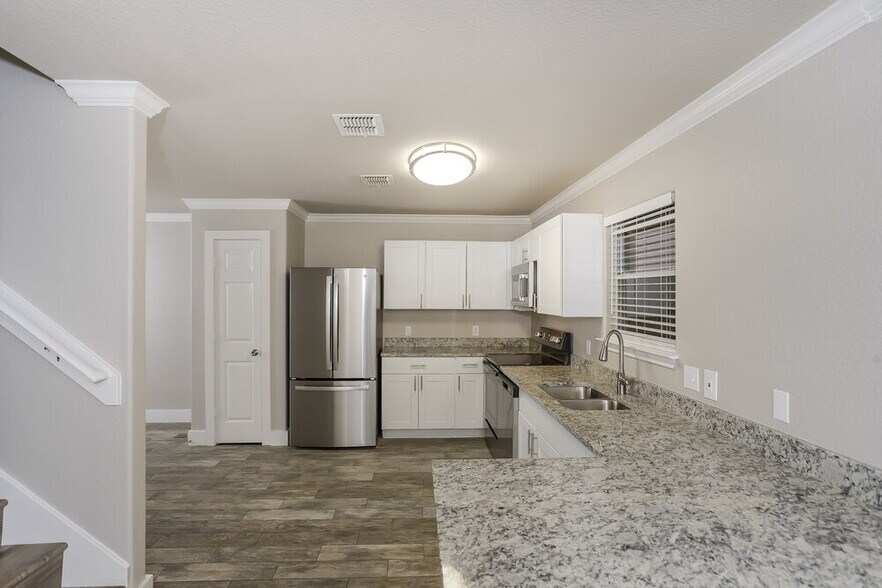 Building Photo - 5727 Sandy Canyon