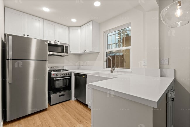 Building Photo - 4191 Sunswept Dr