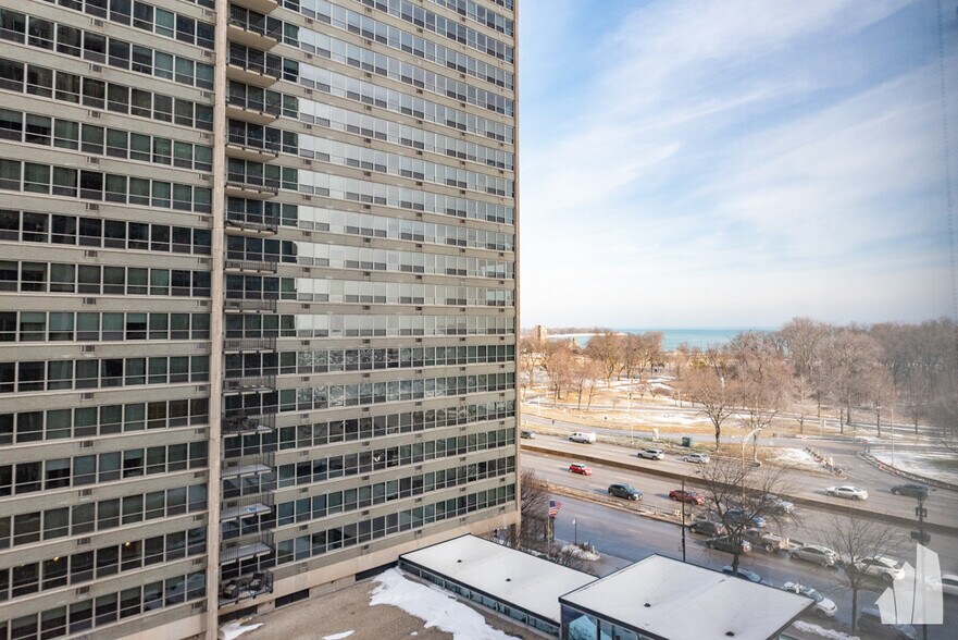 Building Photo - 3550 N Lake Shore Dr