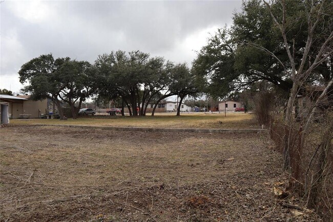 Building Photo - 1606 High Chaparral Dr