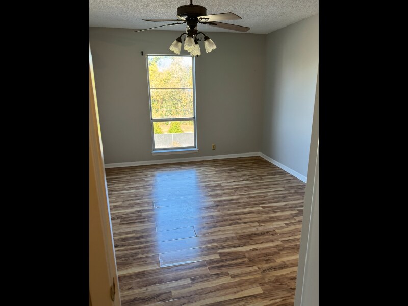 Building Photo - 515 Basswood Ave