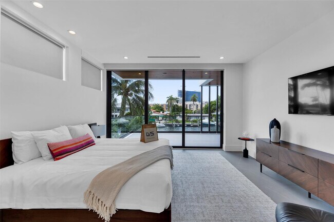 Building Photo - 1730 SE 13th St