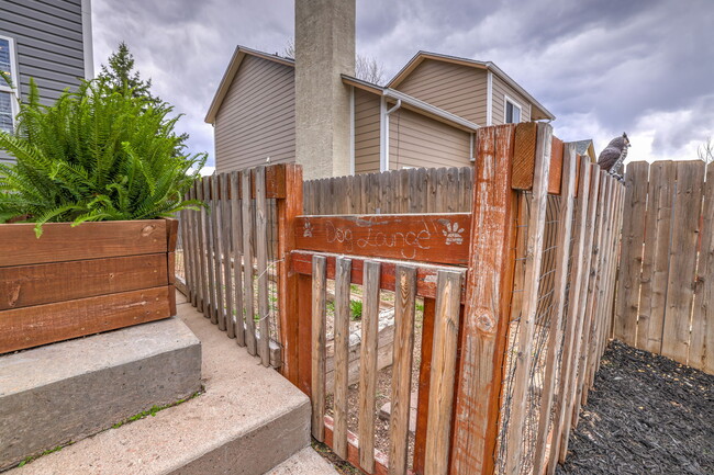 Building Photo - 6674 Chantilly Pl