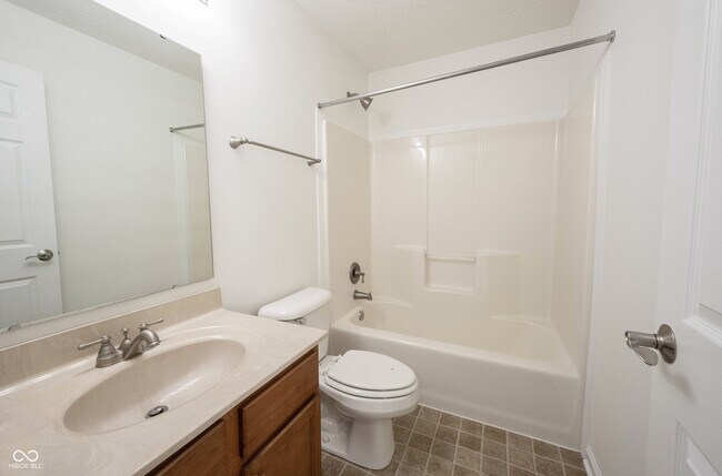 Building Photo - 9009 Mercer Dr