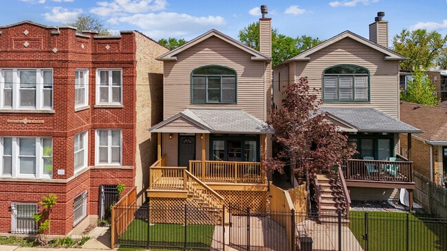 Primary Photo - 4038 W Addison St