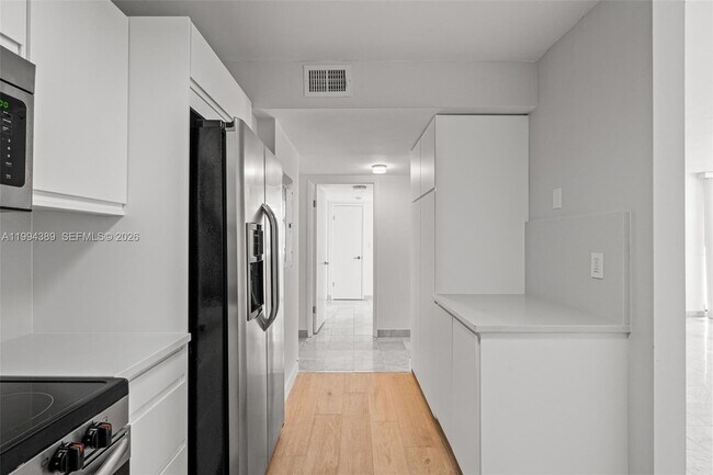 Building Photo - 5845 Collins Ave