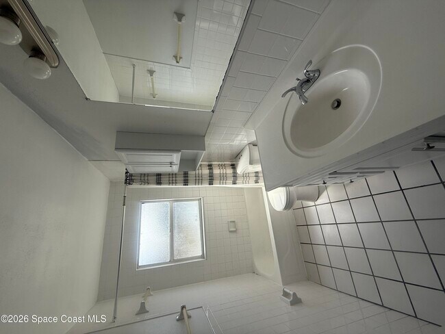 Building Photo - 1527 Schoolhouse St