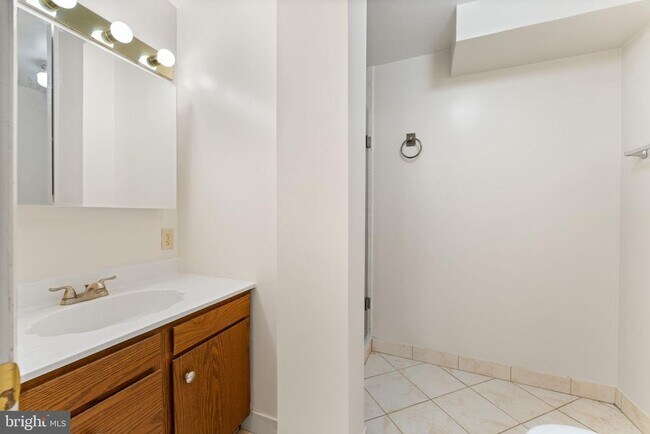 Building Photo - 9 Snug Hill Ct