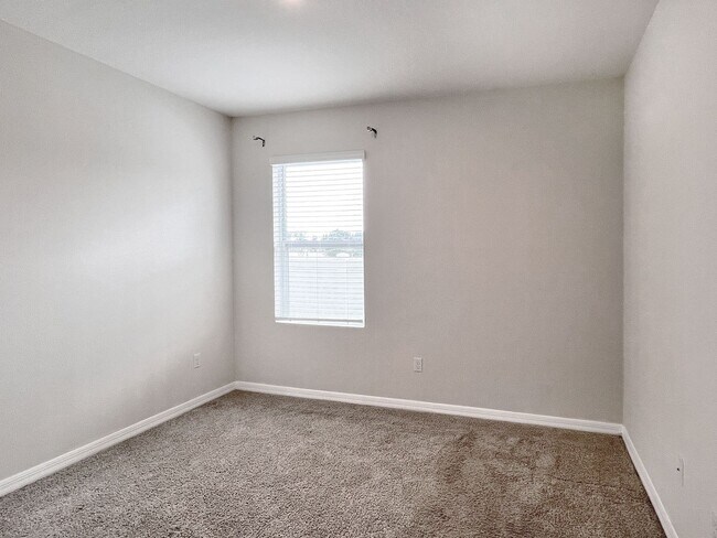 Building Photo - Four-Bedroom Home Near Lake Hartridge