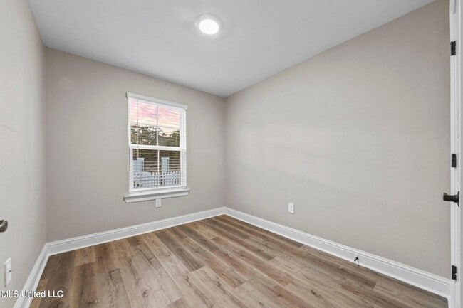 Building Photo - 1527 2nd St